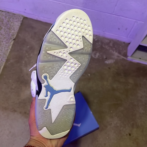 UNC 6s retro Jordan’s size 9 worn 3 times. 250$ obo make an offer - Picture 2 of 4